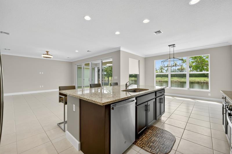 Image 14 of 51 For 12222 Sea Springs Rd