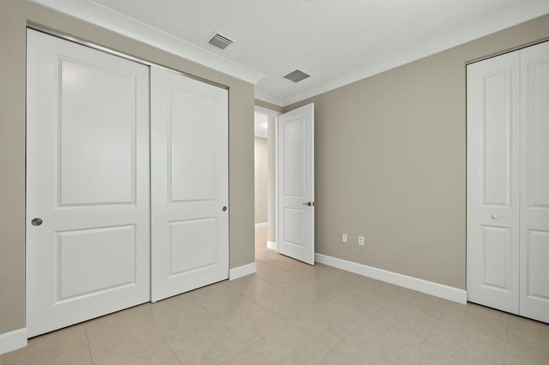 Image 17 of 51 For 12222 Sea Springs Rd