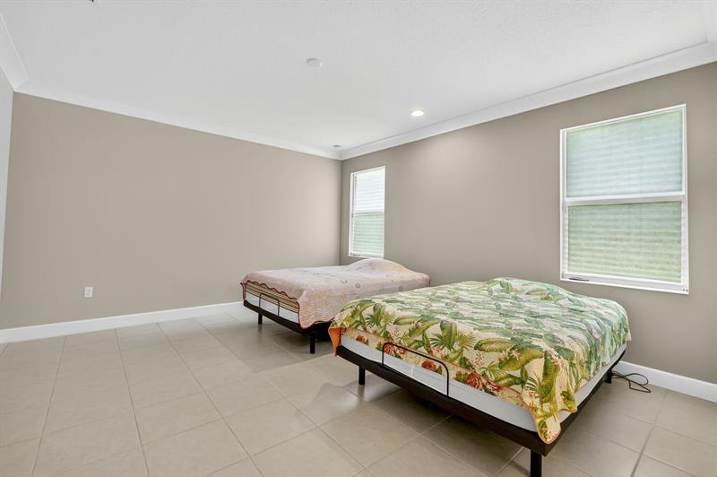 Image 18 of 51 For 12222 Sea Springs Rd