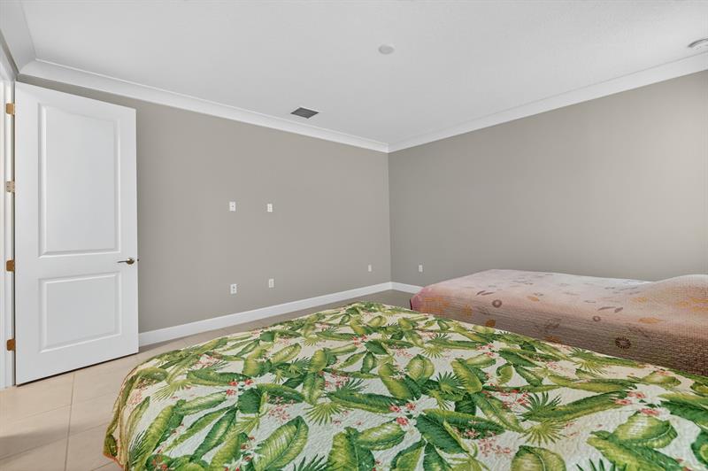 Image 19 of 51 For 12222 Sea Springs Rd