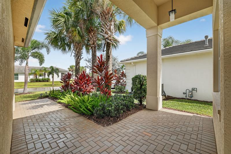 Image 5 of 51 For 12222 Sea Springs Rd