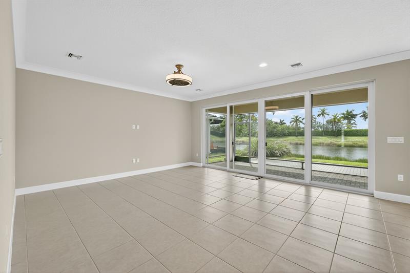 Image 8 of 51 For 12222 Sea Springs Rd