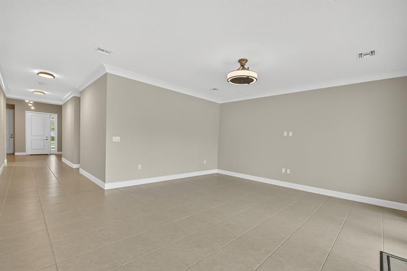 Image 9 of 51 For 12222 Sea Springs Rd