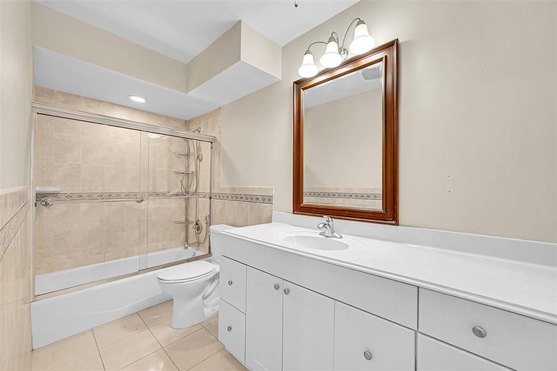Image 47 of 62 For 801 Ocean Dr  706