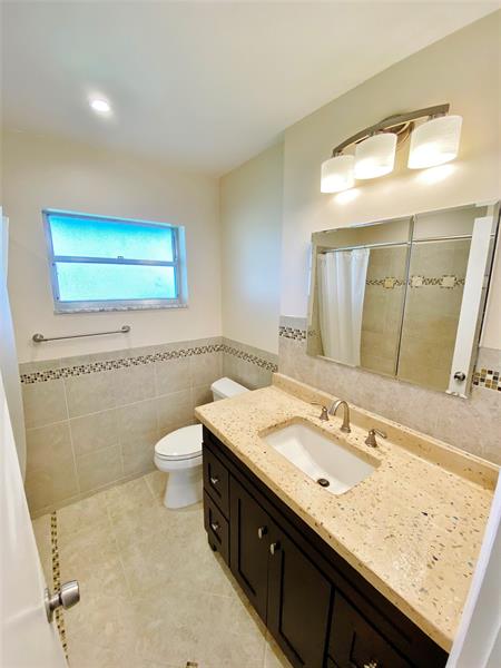 Image 15 of 18 For 5170 40th Ave  4-e