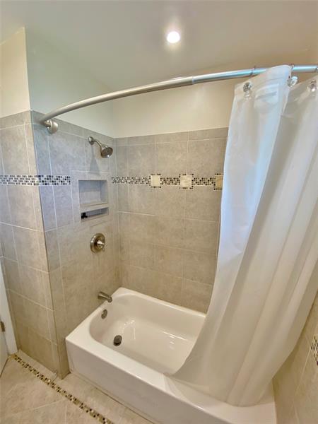 Image 16 of 18 For 5170 40th Ave  4-e