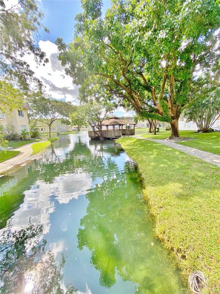 Image 4 of 18 For 5170 40th Ave  4-e