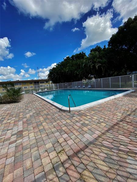 Image 6 of 18 For 5170 40th Ave  4-e