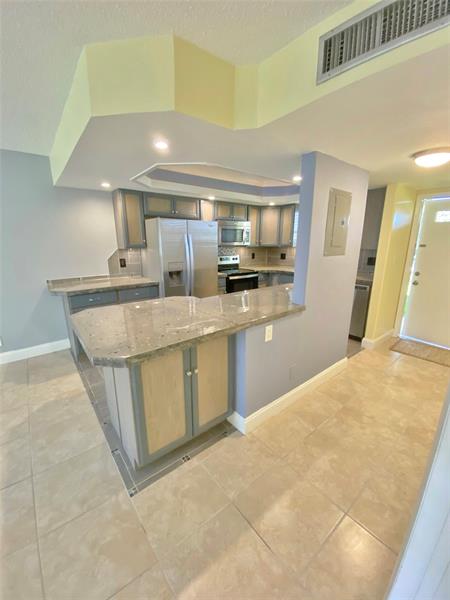 Image 8 of 18 For 5170 40th Ave  4-e