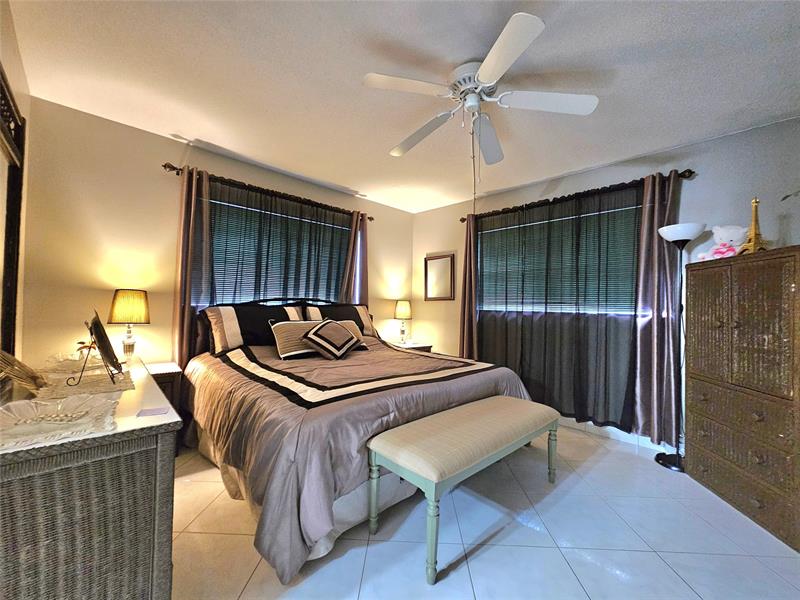 Image 9 of 26 For 2141 1st Ct  201