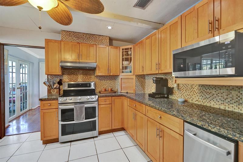 Image 10 of 63 For 601 76th Ter