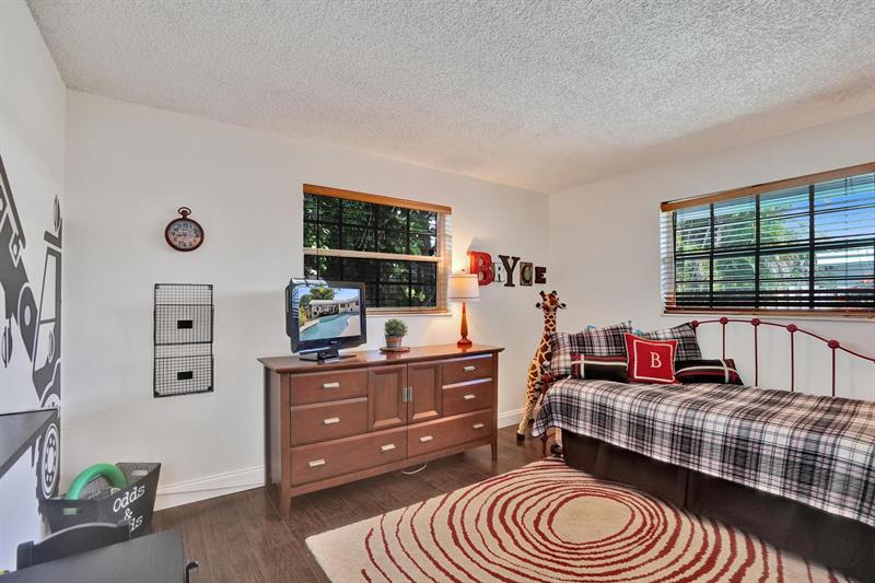 Image 34 of 63 For 601 76th Ter