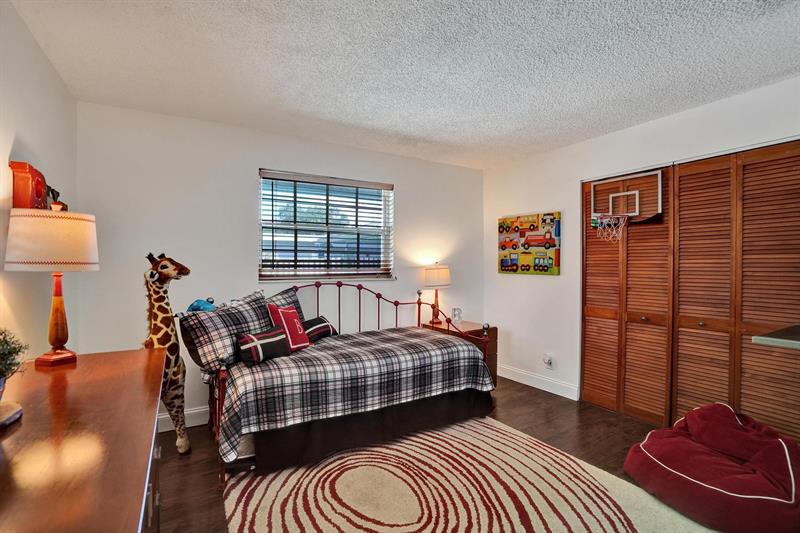 Image 36 of 63 For 601 76th Ter