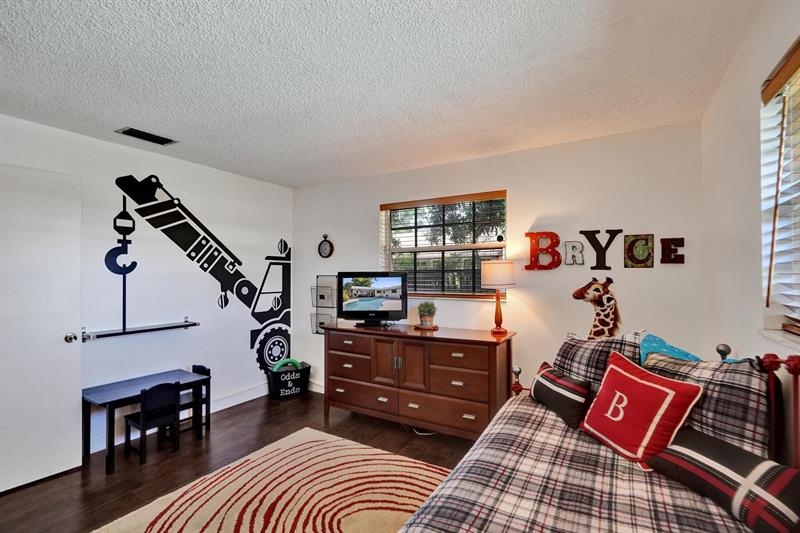 Image 37 of 63 For 601 76th Ter