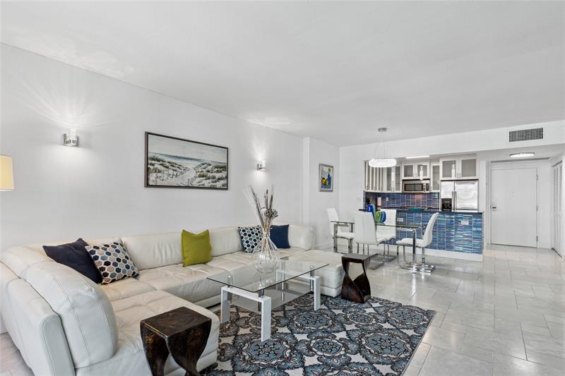 Image 8 of 14 For 2301 Collins Ave  1015