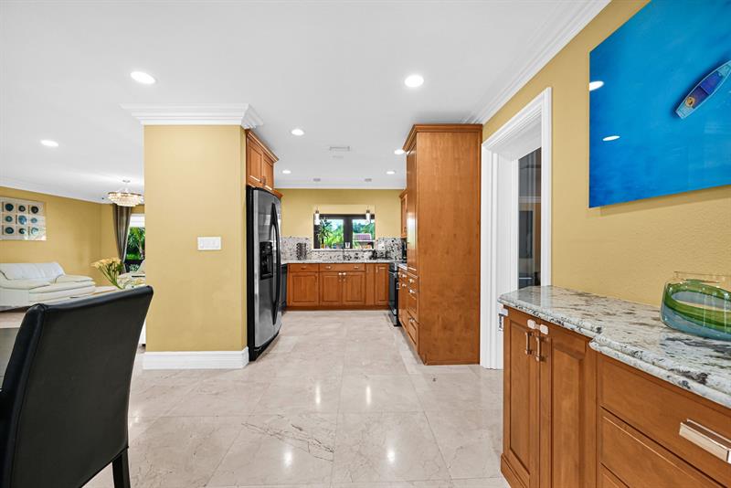 Image 14 of 76 For 836 Orchid Dr