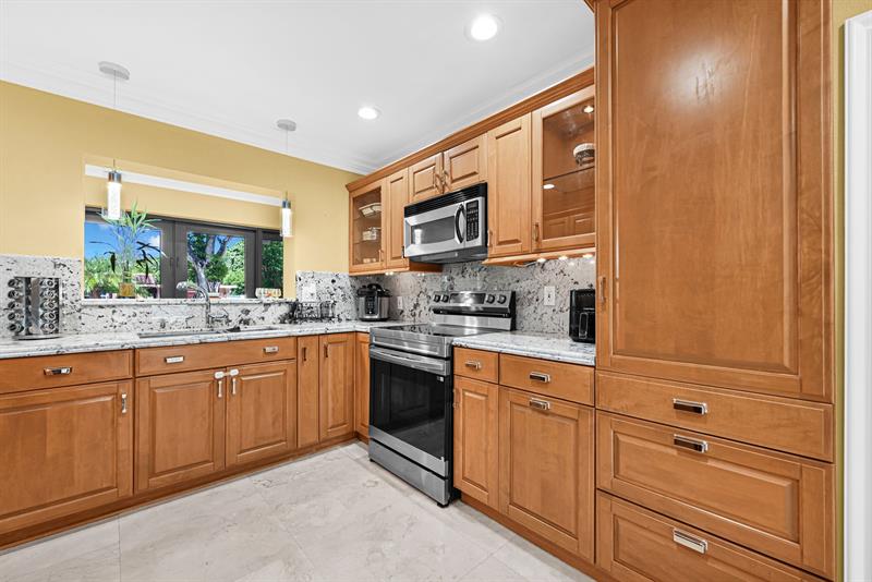 Image 16 of 76 For 836 Orchid Dr