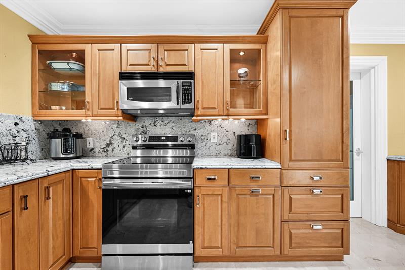 Image 17 of 76 For 836 Orchid Dr