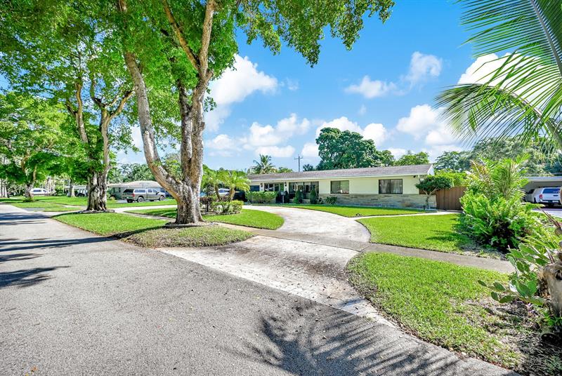 Image 2 of 76 For 836 Orchid Dr