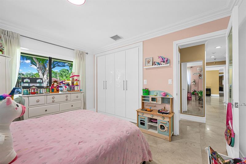 Image 21 of 76 For 836 Orchid Dr