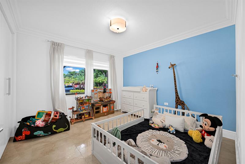 Image 23 of 76 For 836 Orchid Dr