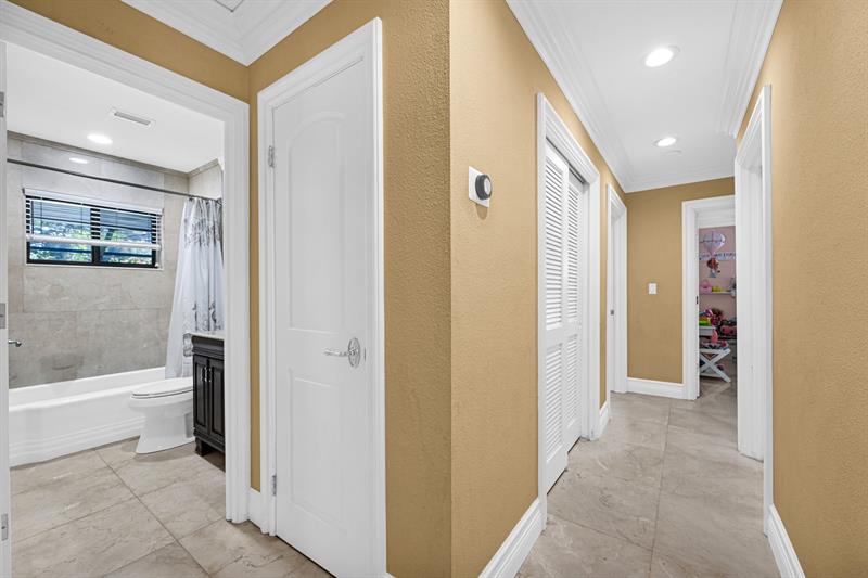 Image 28 of 76 For 836 Orchid Dr