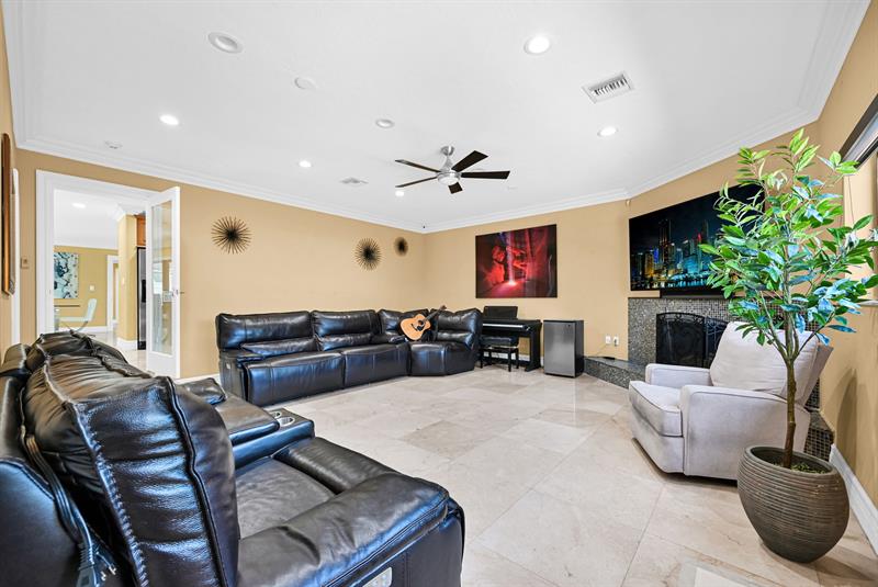 Image 36 of 76 For 836 Orchid Dr