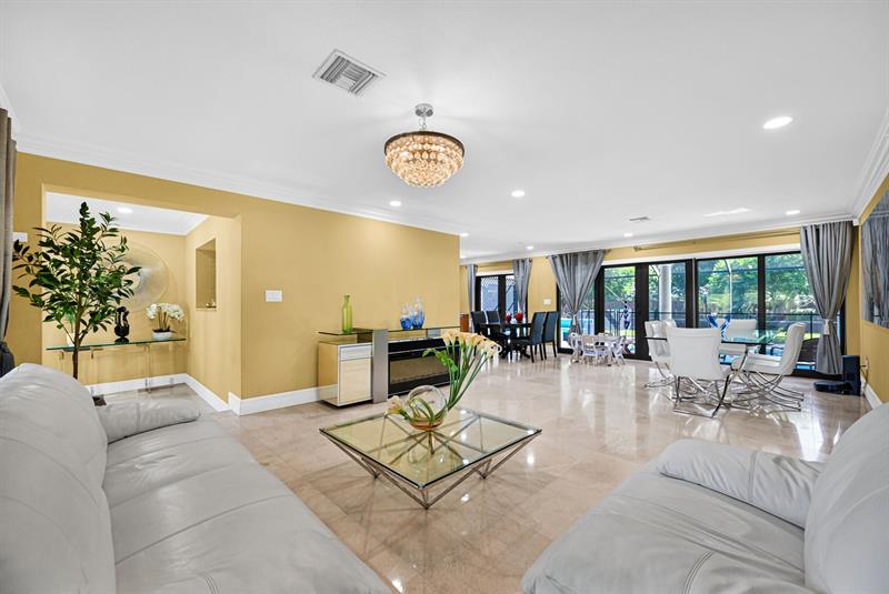 Image 5 of 76 For 836 Orchid Dr