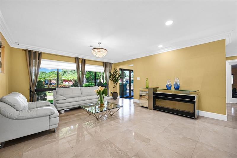 Image 6 of 76 For 836 Orchid Dr