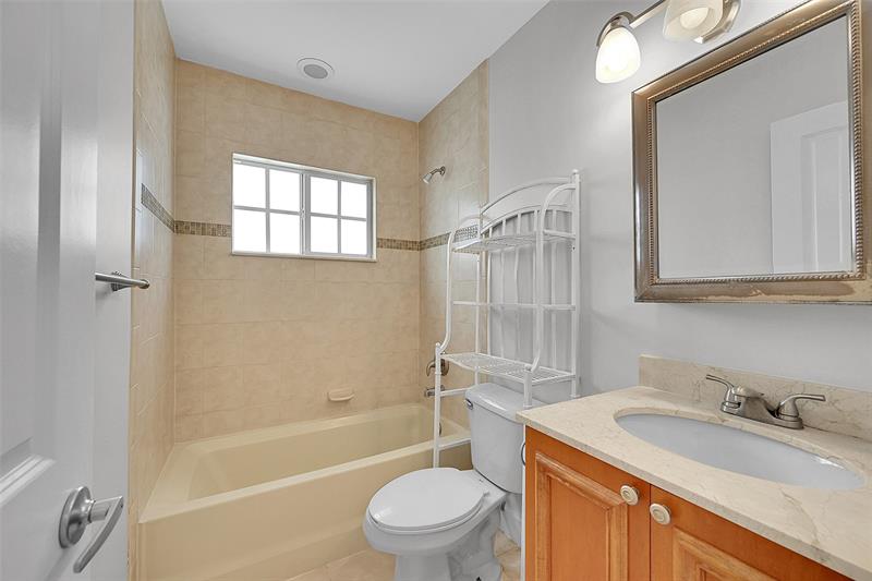 Image 16 of 18 For 410 15th St  106