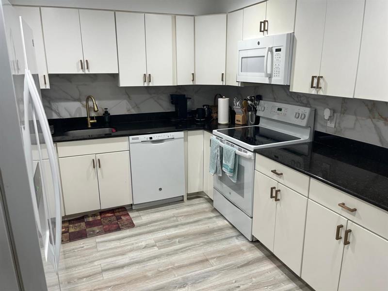 Image 4 of 19 For 491 Racquet Club Rd  106