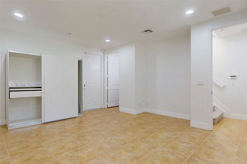 Image 29 of 44 For 3906 Monarch Ln