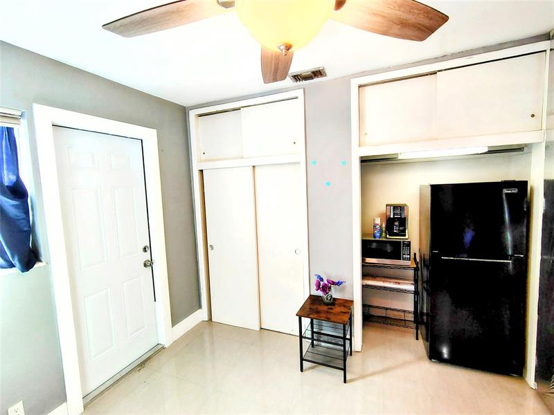 Image 4 of 6 For 845 Highland Dr  B