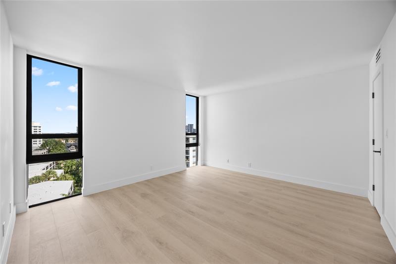 Image 18 of 31 For 4800 Bayview Dr  901