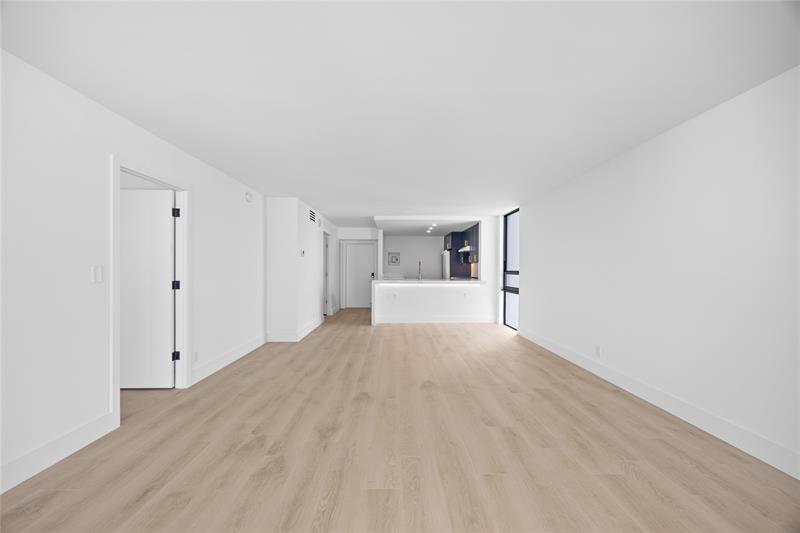 Image 21 of 31 For 4800 Bayview Dr  901