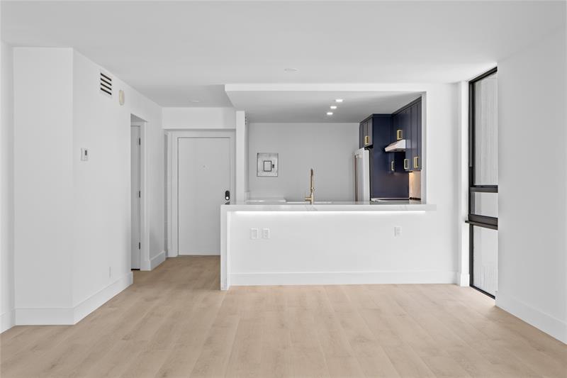 Image 22 of 31 For 4800 Bayview Dr  901