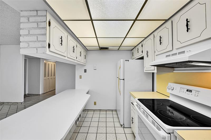 Image 10 of 49 For 20350 Country Club Dr  Ph12-4