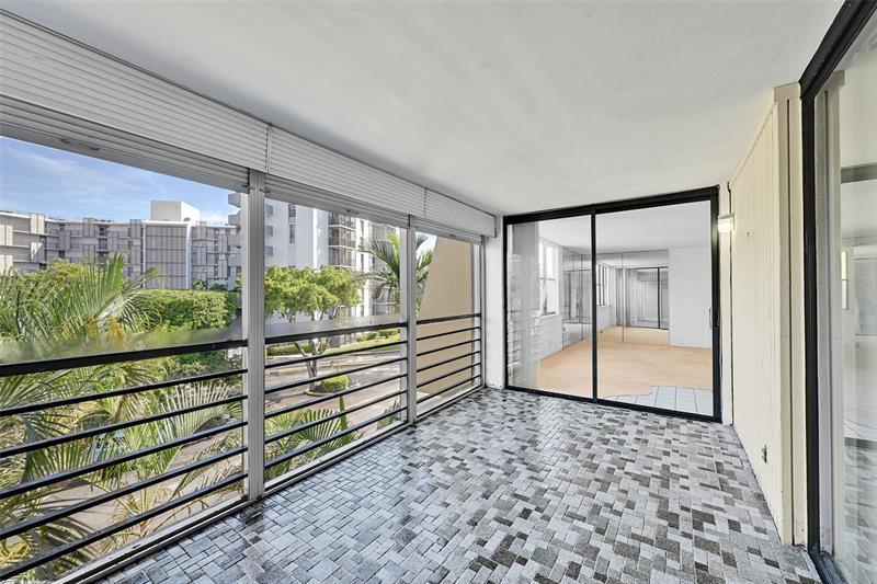 Image 19 of 49 For 20350 Country Club Dr  Ph12-4