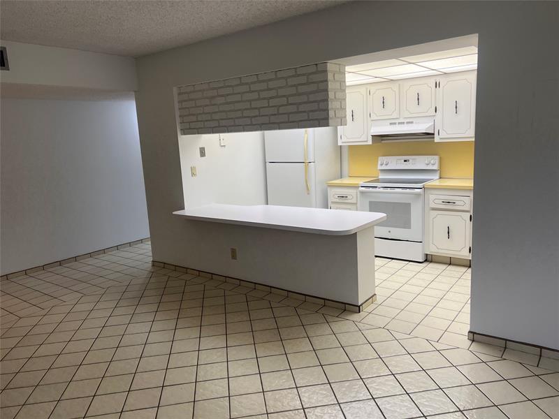 Image 2 of 3 For 20350 Country Club Dr  Ph12-4