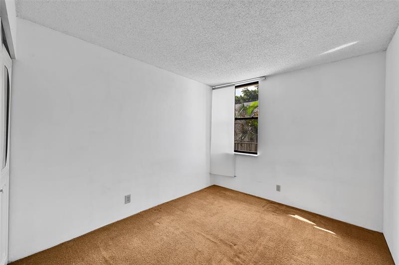 Image 20 of 49 For 20350 Country Club Dr  Ph12-4