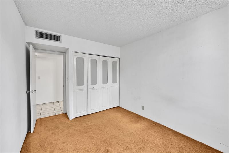 Image 21 of 49 For 20350 Country Club Dr  Ph12-4