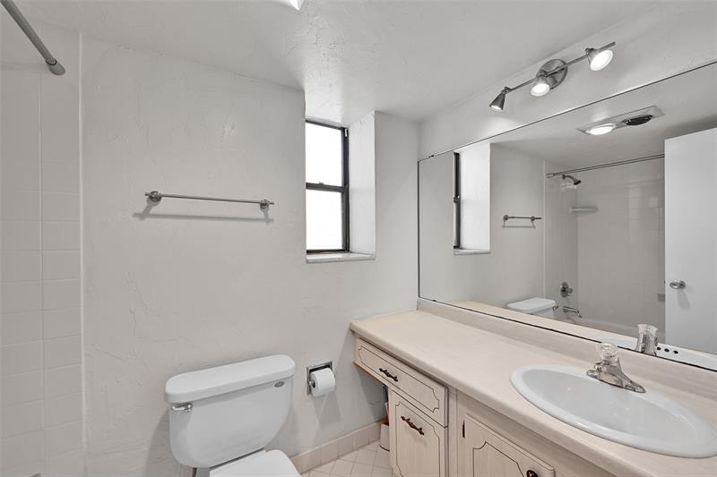 Image 23 of 49 For 20350 Country Club Dr  Ph12-4