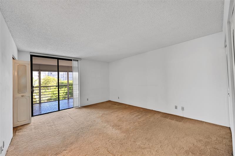 Image 24 of 49 For 20350 Country Club Dr  Ph12-4