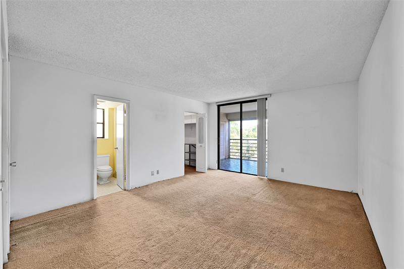 Image 25 of 49 For 20350 Country Club Dr  Ph12-4