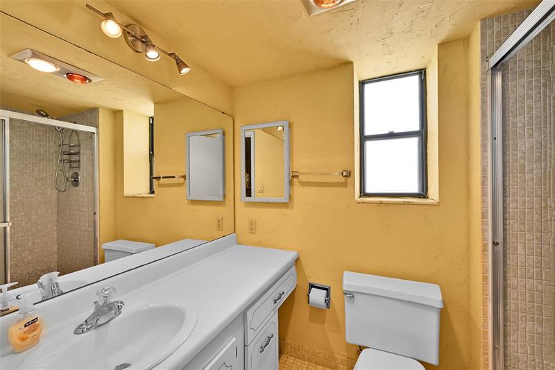 Image 27 of 49 For 20350 Country Club Dr  Ph12-4