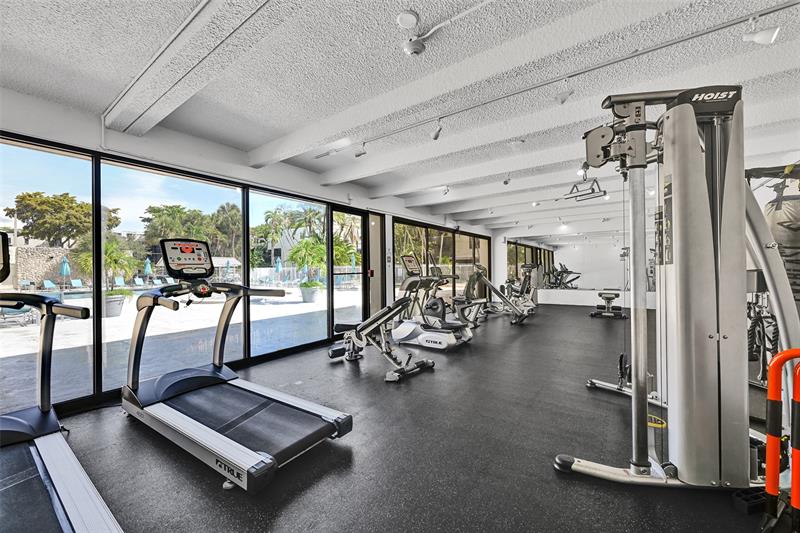 Image 29 of 49 For 20350 Country Club Dr  Ph12-4