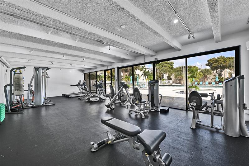 Image 30 of 49 For 20350 Country Club Dr  Ph12-4