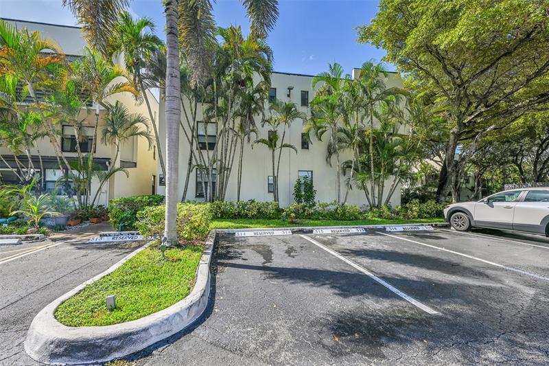 Image 32 of 49 For 20350 Country Club Dr  Ph12-4