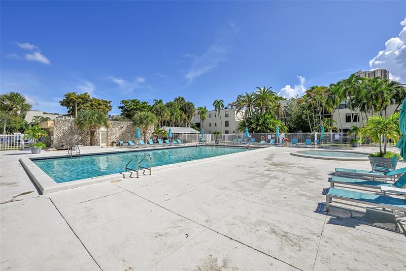 Image 36 of 49 For 20350 Country Club Dr  Ph12-4