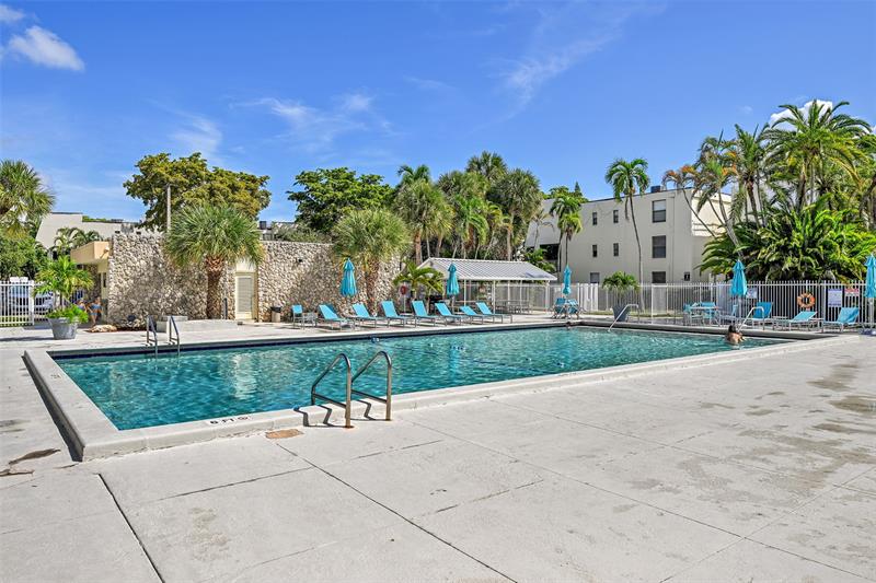 Image 37 of 49 For 20350 Country Club Dr  Ph12-4